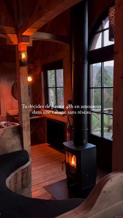 Un lieu unique pour quelques jours de repos   Faites comme @teixeira_dalva Poser 3 jours de congés pour venir s'isoler dans une cabane romantique sans réseau, c'est un grand oui !  Pas un seul bruit, quel bonheur, on entendait uniquement le vent et la