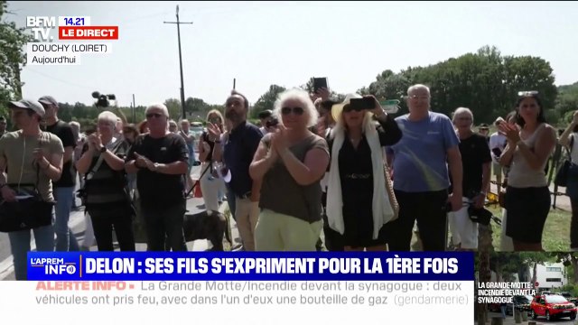 Il est là, il nous voit : Anthony et Alain-Fabien Delon à la rencontre des fans situés devant la propriétaire de l'acteur à Douchy