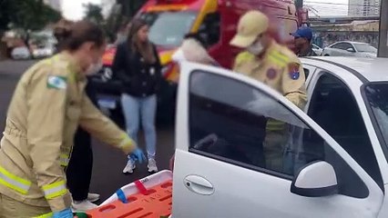 Colisão entre Celta e Parati deixa idoso de 82 anos ferido na rua Erechim