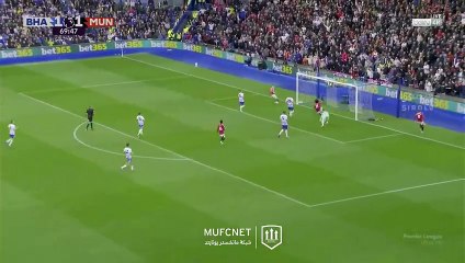 Zirkzee lesen ér bele a gólba tartó labdába