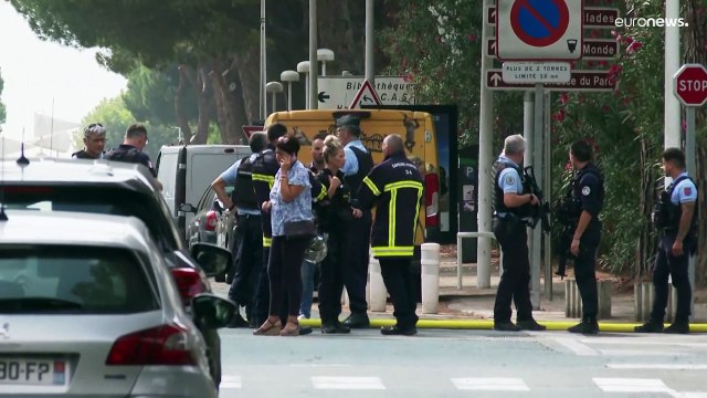 فرنسا تحقق في هجوم على كنيس يهودي بعد إصابة ضابط شرطة