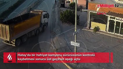 Hatay'da kamyon üst geçitten böyle uçtu