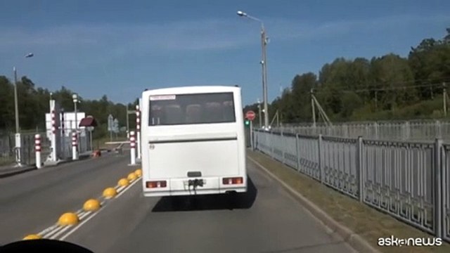 Gli ex prigionieri di guerra russi liberi dopo lo scambio con l'Ucraina