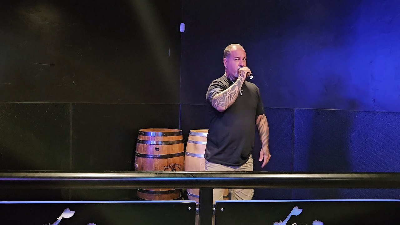 ELVIS PRESLEY - BLUE SUADE SHOES (PERFORMED AT THE WESTERNER)