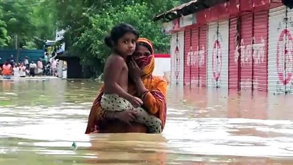 Casi 300.000 bangladesíes en refugios de emergencia por las inundaciones