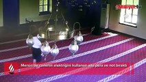 Yürekleri ısıtan hareket! Caminin elektriğini kullanıp para ve bir de not bıraktılar