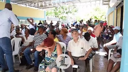 Adultos mayores acuden a la jornada de atención médica realizada por Conape en María Auxiliadora