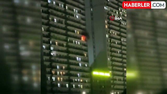 Esenyurt'ta lüks sitenin 12. katında çıkan yangın itfaiye ekiplerince söndürüldü