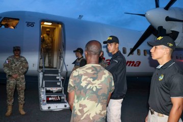 Parte tercer vuelo de repatriación de migrantes