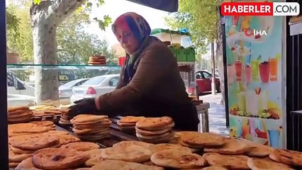 Hacer Usta, 13 yıldır taş ocağının başında çörek ve simit pişiriyor