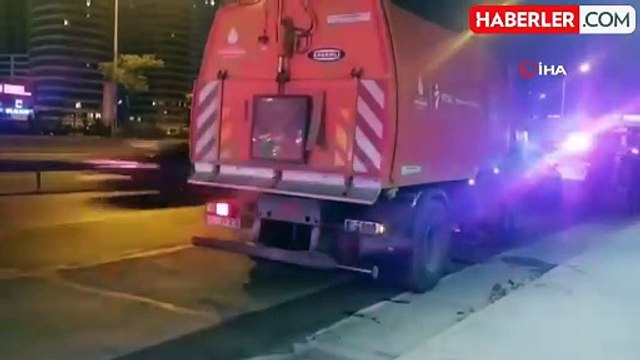 Üsküdar'da motosiklet İBB'nin yol temizleme aracına çarptı: 1 ağır 2 yaralı