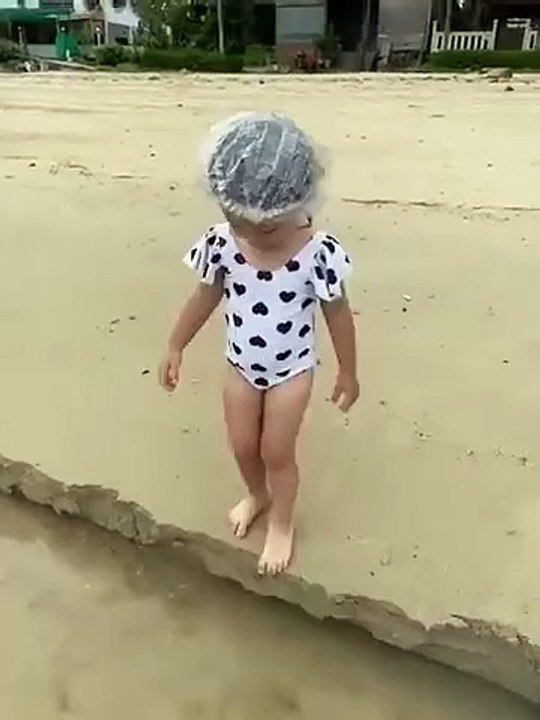 @Cute baby (Funny video)