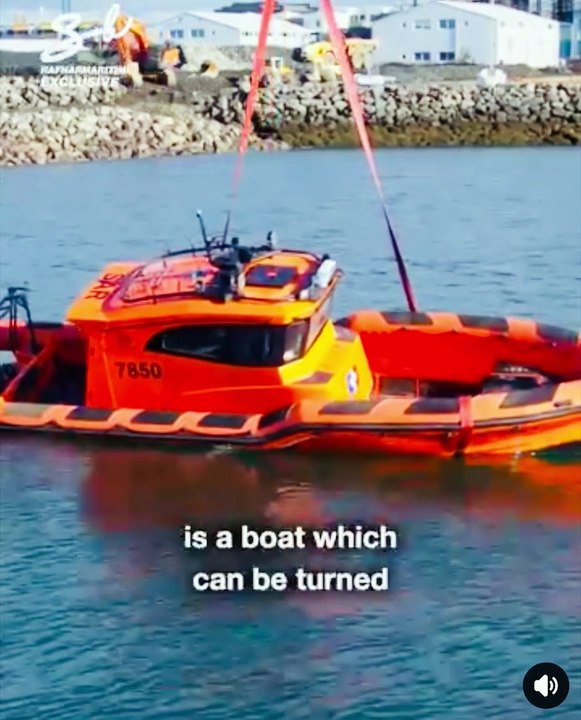 A Self-Righting Boat that flips back to its normal position even if you flip it 180 degres