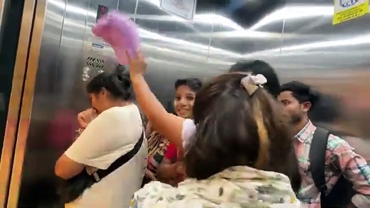 LIFT_PRANK_CUTE_GIRLS_REACTION__PRANK_IN_LIFT___RINKUUU(360p)
