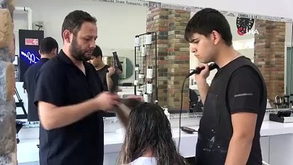 Bursa'da kuaförden duygulandıran hareket! Büyük beğeni topladı