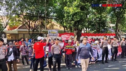 Relawan Geruduk Markas PDIP Minta Megawati Usung Ahok jadi Bacagub Jakarta