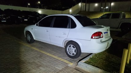 PM recupera veículo furtado e prende cinco pessoas