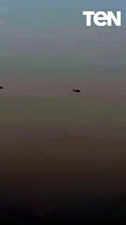 طائرات هليكوبتر هجومية تابعة لسلاح الجو الإسرائيلي تعمل فوق شمال إسرائيل