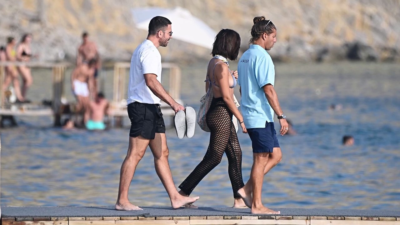 Miguel Ángel Silvestre sigue disfrutando de su amor en las aguas de Ibiza