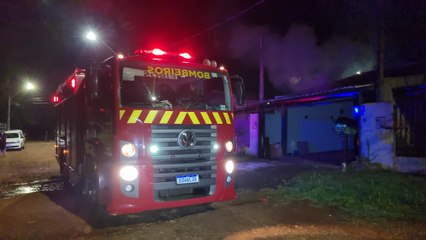 Casa no Bairro Interlagos fica danificada após incêndio