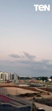 لقطات متداولة تظهر لحظة سقوط صاروخ قرب زورق قبالة شواطئ نهاريا شمال إسرائيل