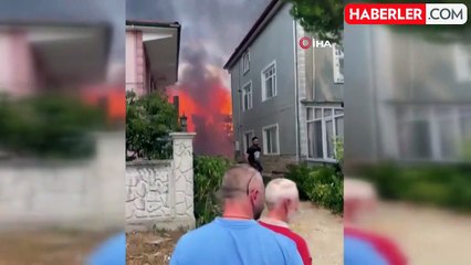 Ahır alev alev yandı, itfaiye evlere sıçramadan söndürdü