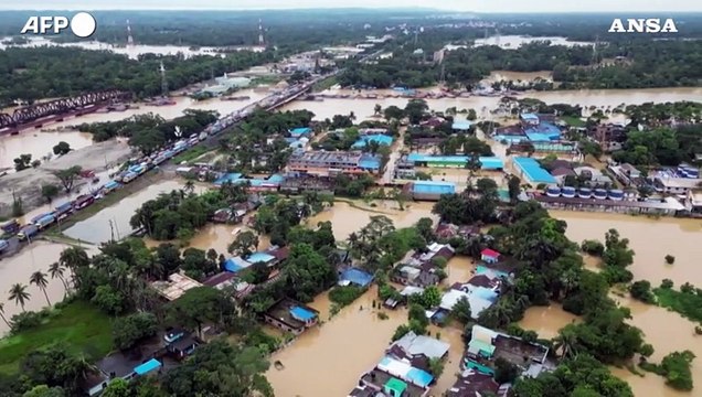 Alluvioni in Bangladesh, primo bilancio di 13 morti