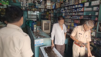Watch Video:   2 मिनट में शटर तोड़कर ले गए नकदी, सीसीटीवी में वारदात रिकॉर्ड