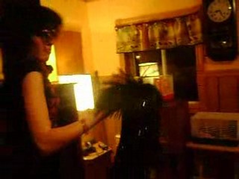sasuke chante a un peruke