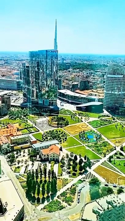 Explore the iconic building of Italy