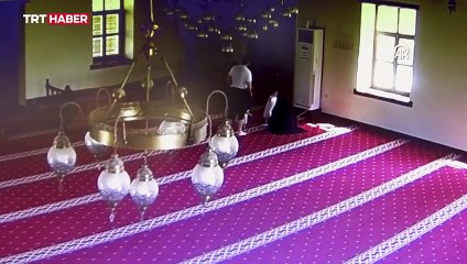 Mersin'de caminin elektriğini kullanan aile para ve not bıraktı