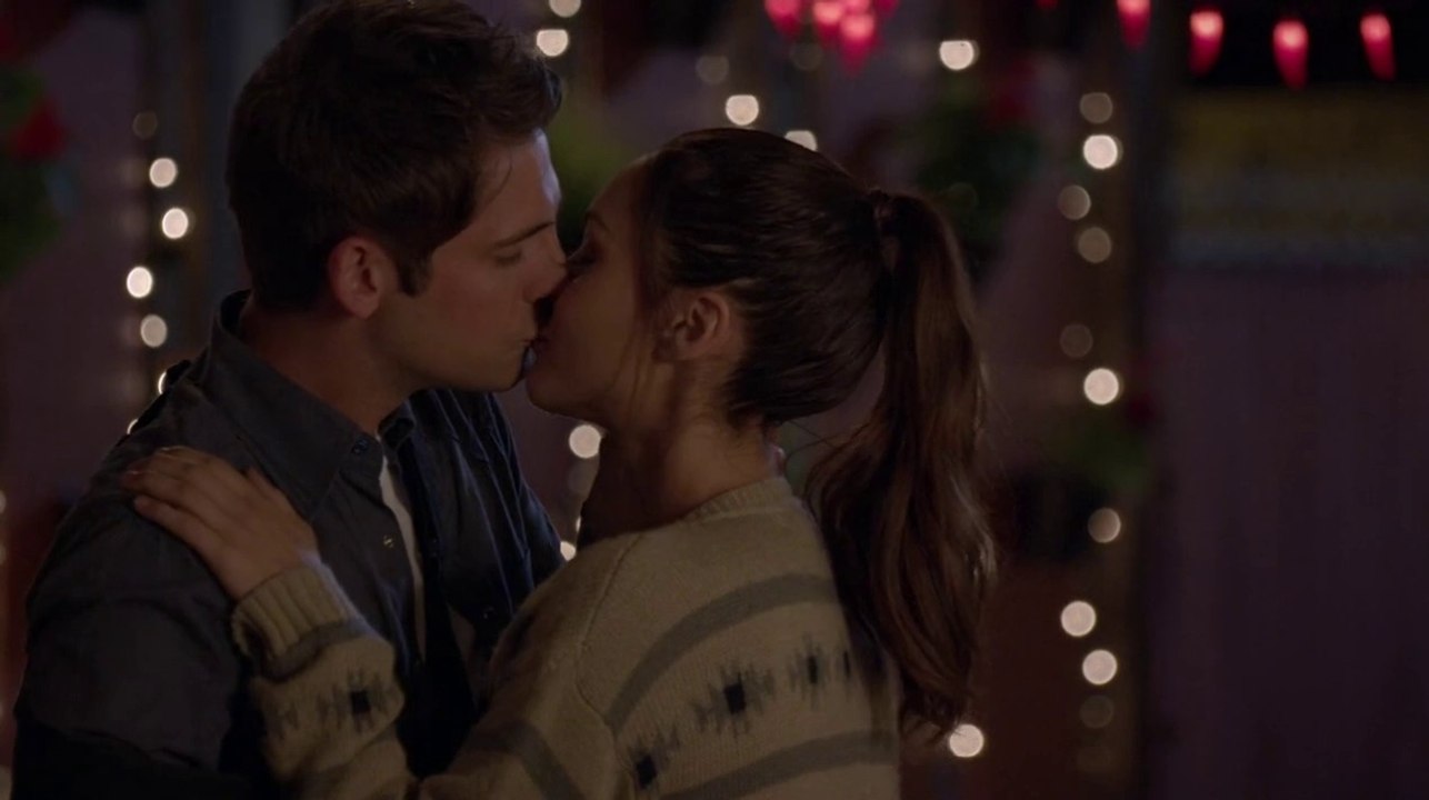 A baseball player finds unexpected happiness with a woman who works in his favorite restaurant HD ( Drama, Family, Romance, Sport )