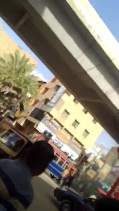 In the presence of Police they are breaking vehicles|