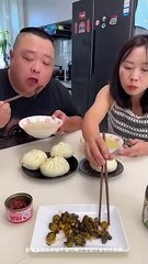 Lol!! Hilarious Husband and Wife Eat Food Challenge 