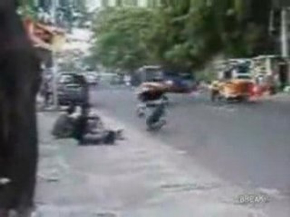 Affe auf mini bike