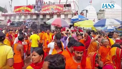 Krishna Janmashtami पर Deoghar में Baba Baidyanath Mandir में श्रद्धालुओं की उमड़ी भारी भीड़