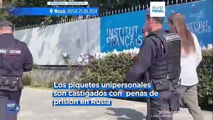 Activistas por la libertad de expresión hacen protestas unipersonales en Rusia contra la detención del fundador de Telegram