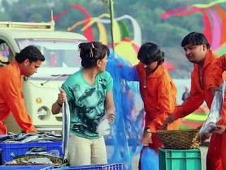 Movie - Golmaal 3 (2010)  Starring - Ajay Devgn, Arshad Warsi, Mithun Chakraborty, Kareena Kapoor, Tusshar Kapoor, Shreyas Talpade, Kunal Khemu, Ratna Pathak Shah, and Johnny Lever.  Director - Rohit Shetty  Producer - Dhilin Mehta