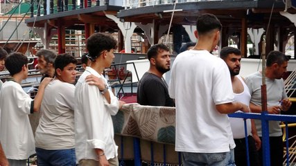 Pala, bıçak ve sopalarla tekne bastılar: Yaralılar var