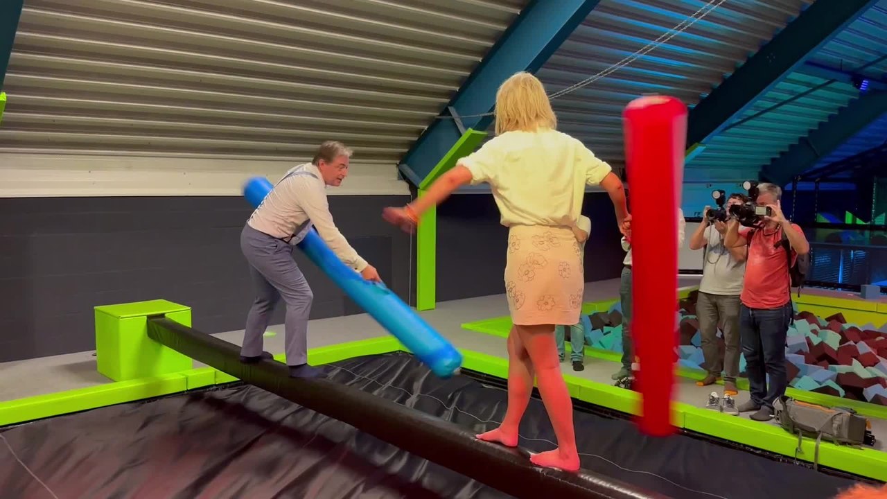 Bart De Wever lance sa campagne... avec un combat de boudins !