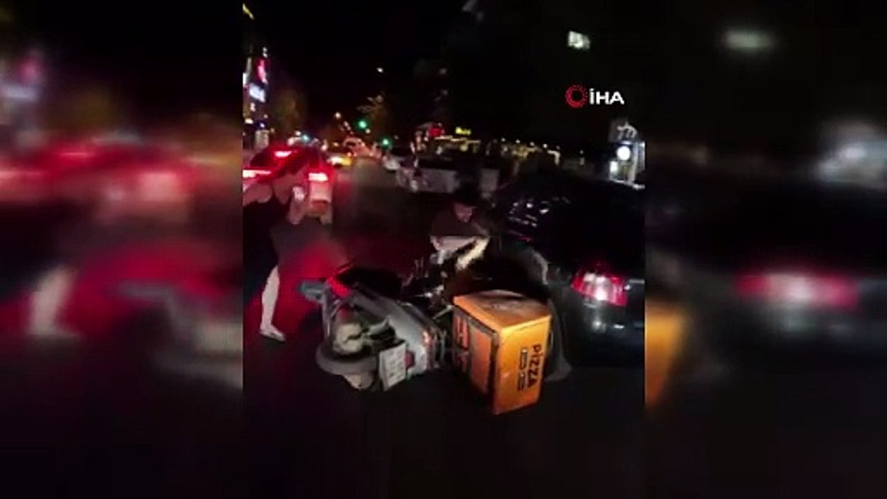 İzmir'de Eşine Motosiklet Çarptı: Kuryeye Saldırdı! O Anlar Kamerada