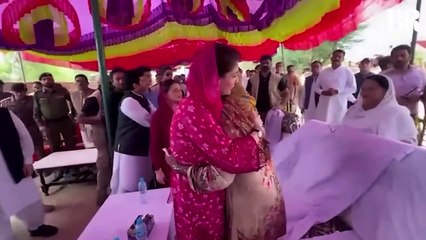 Punjab CM Maryam visits Arshad Nadeem, presents Rs100mn to Olympic record holder (1)