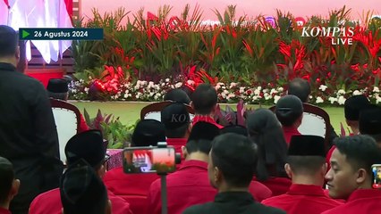 Momen Megawati Menyerahkan Surat Rekomendasi Calon Kepala Daerah yang Diusung PDIP
