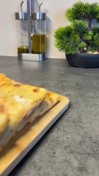 Crêpe a la viande hachée Ingrédients pour 12 crêpes: -125g de farine -3 œufs -40ml d'huile neutre -40g de beurre fondu -380 ml de lait