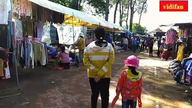 rural festival shopping - Compras en festivales rurales - 田舎のお祭りショッピング - مهرجان التسوق الريفي - ग्रामीण त्यौहार खरीदारी -