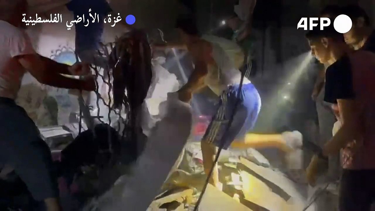 بحث عن ضحايا تحت الأنقاض بعد قصف إسرائيلي على مدينة غزة