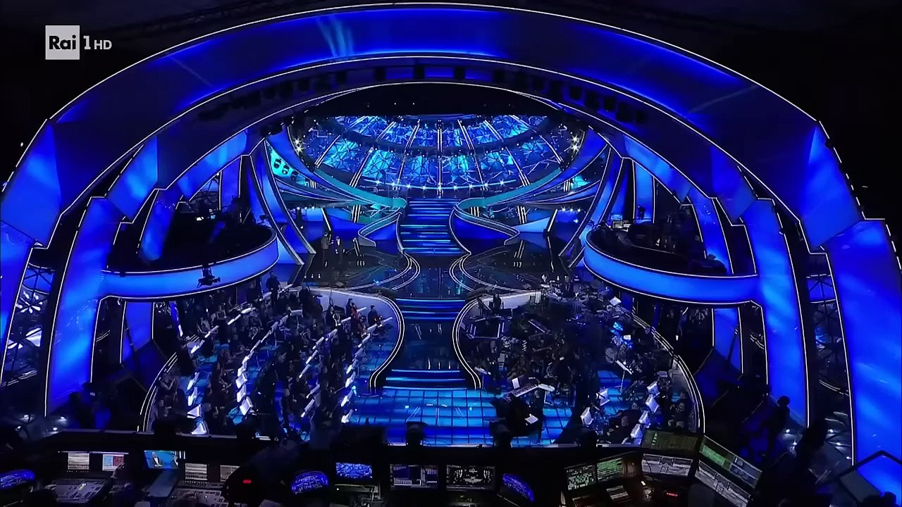 Sanremo 2023 - Anna Oxa con Dj iLjard Shaba canta 'Un'emozione da poco'