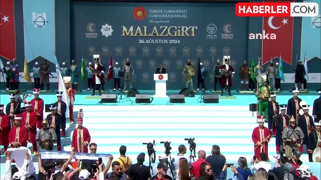 Cumhurbaşkanı Erdoğan: Türk, Kürt, Arap, Sünni, Alevi demeden 85 milyon olarak şu nazlı hilalin gölgesinde buluşacağız