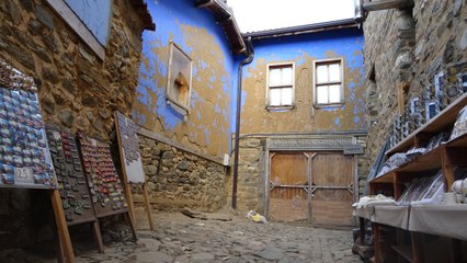 Dünyanın en dar sokaklarından biri: Cumalıkızık’a gelenler görmeden ayrılmıyor!