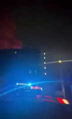 Incêndio consome prédio em Londres